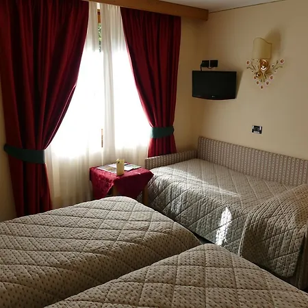 Garnì La Montanara Hotel 3*